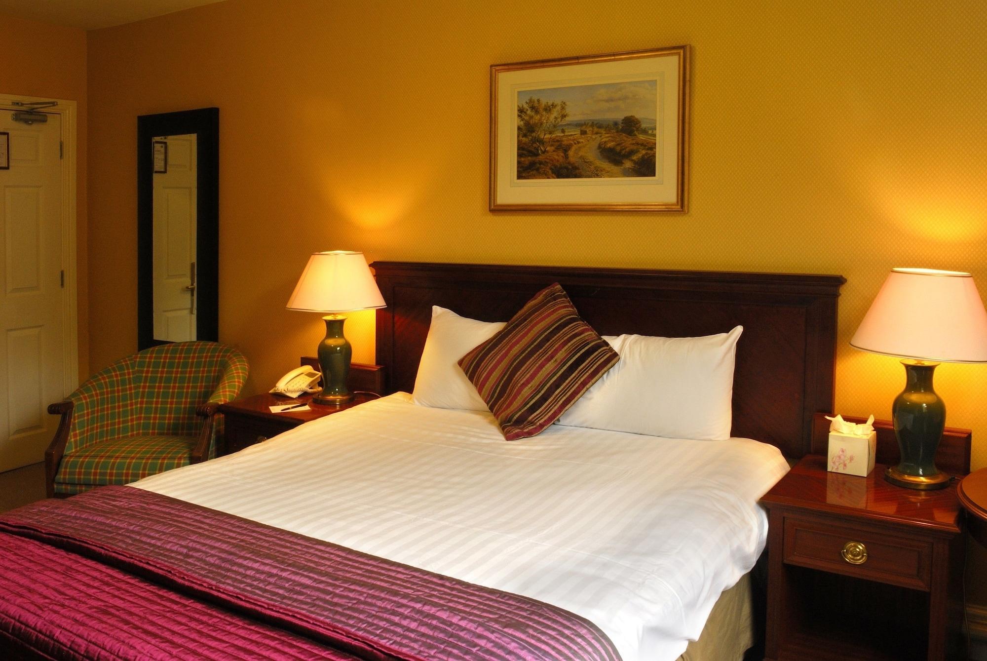 Haughton Hall Hotel & Leisure Club テルフォード エクステリア 写真