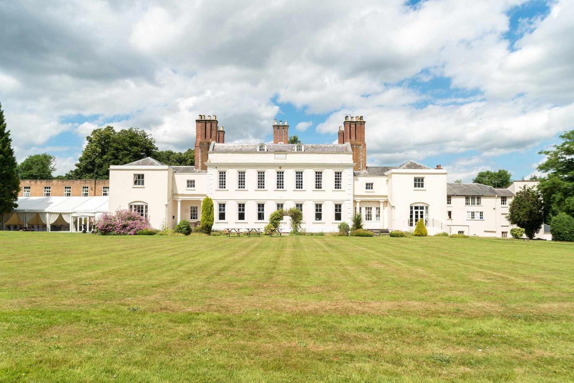 Haughton Hall Hotel & Leisure Club テルフォード エクステリア 写真